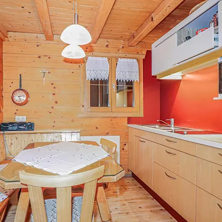 Apartment Stunning In W/ 4 Bedrooms
